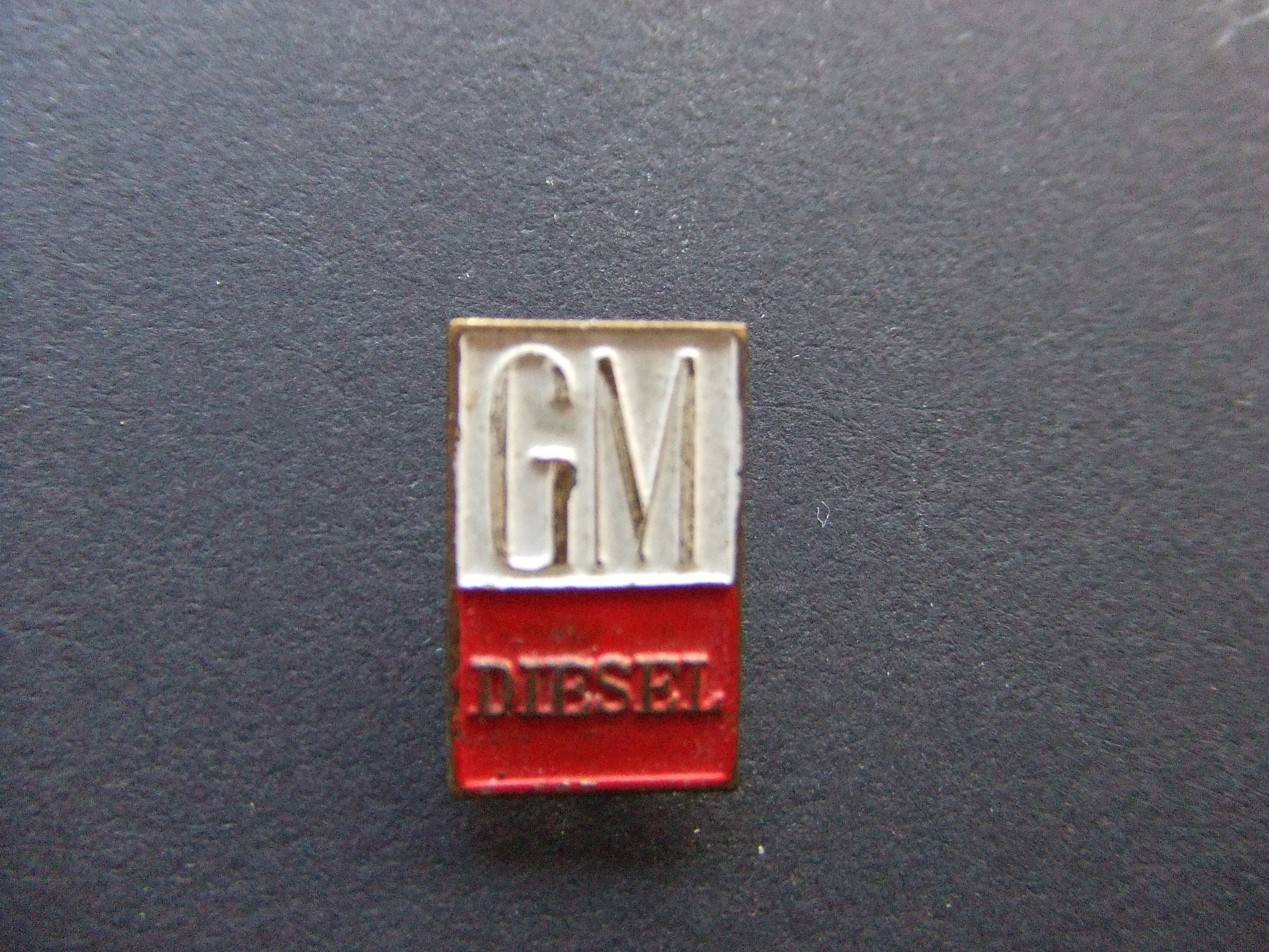 GM diesel Algemene Motors Diesel divisie rood-wit